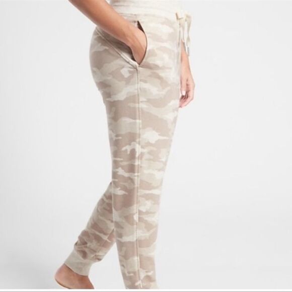 NWT Athleta Balance Printed Jogger Camo Oatmeal XL - Picture 2 of 4